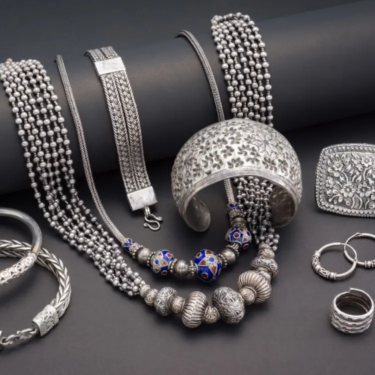 Srebrne echa: Tajemnice i magia srebrnej biżuterii