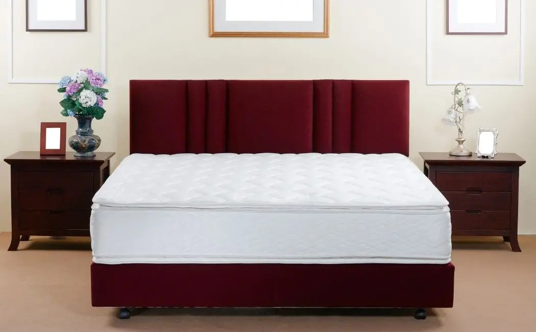 Łóżko drewniane czy tapicerowane- jakie wybrać?
