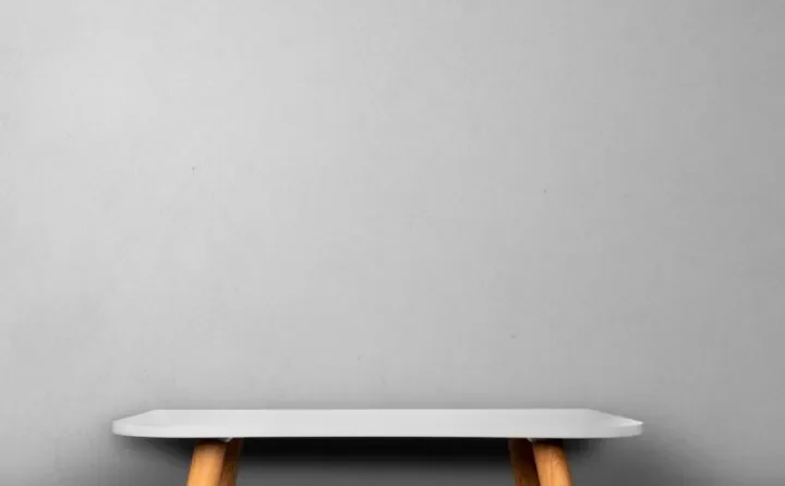 Stół do małej jadalni – jak zmieścić wygodę w ograniczonej przestrzeni?