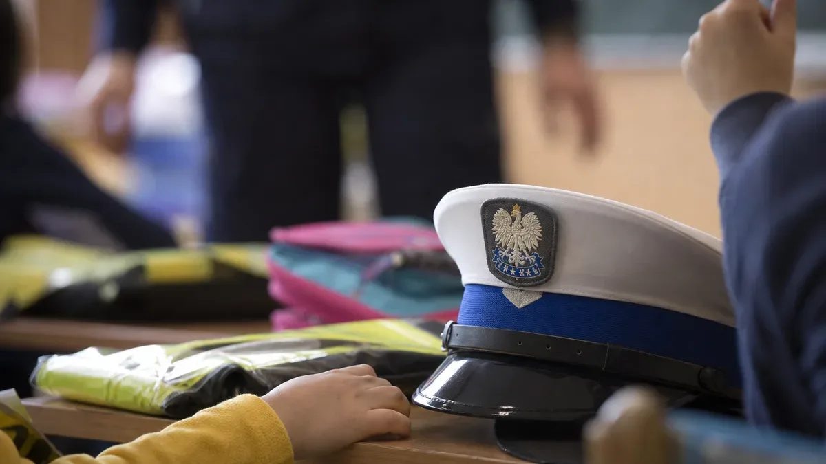 Hejt i odpowiedzialność nieletnich. Policjant rozmawiał z młodzieżą w Raciborzu