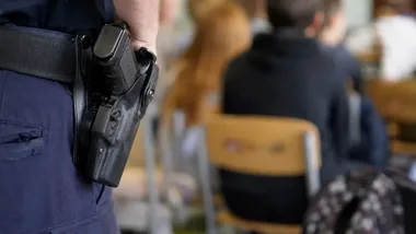 Nie tylko bójki. Raciborscy policjanci mówią o przemocy w sieci