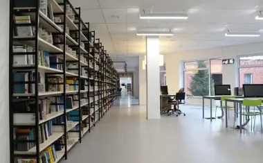 Biblioteka na chwilę zamyka drzwi, ale książkom nic nie grozi