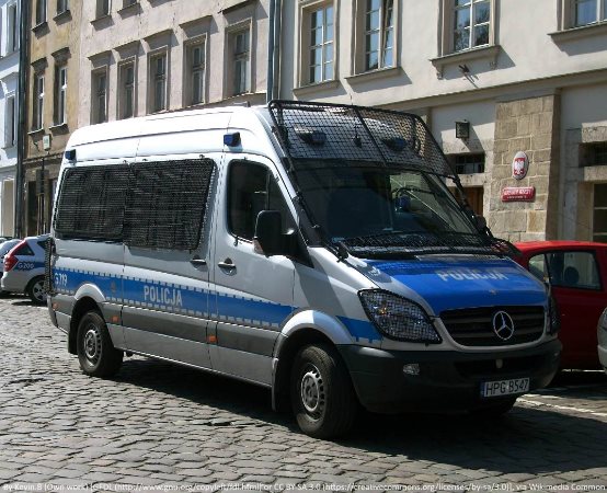 Policja Racibórz: „Co może, a co powinien kierowca ambulansu”. Pod taką nazwą odbyło się seminarium dla ratowników medycznych kierujących ambulansami.