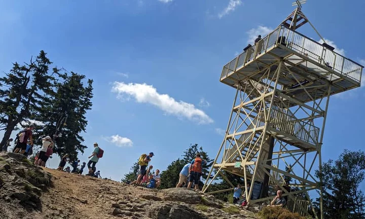 Grafika promocyjna wydarzenia Barania Góra – szlakiem źródeł Wisły, czyli górska wycieczka w spokojnym tempie