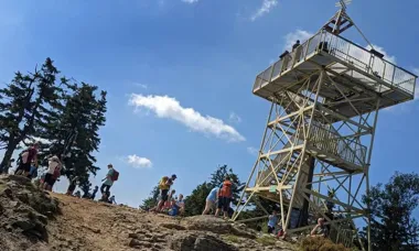 Grafika promocyjna wydarzenia Barania Góra – szlakiem źródeł Wisły, czyli górska wycieczka w spokojnym tempie