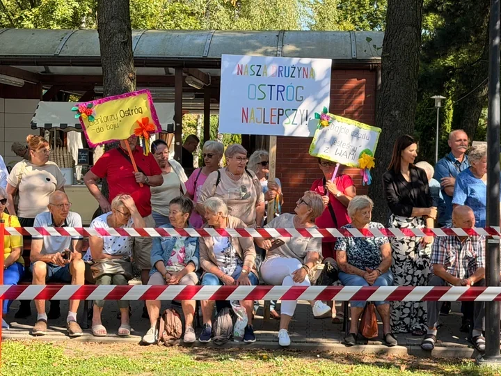 Seniorzy zmierzyli się w nietypowych konkurencjach na Kempingu Obora