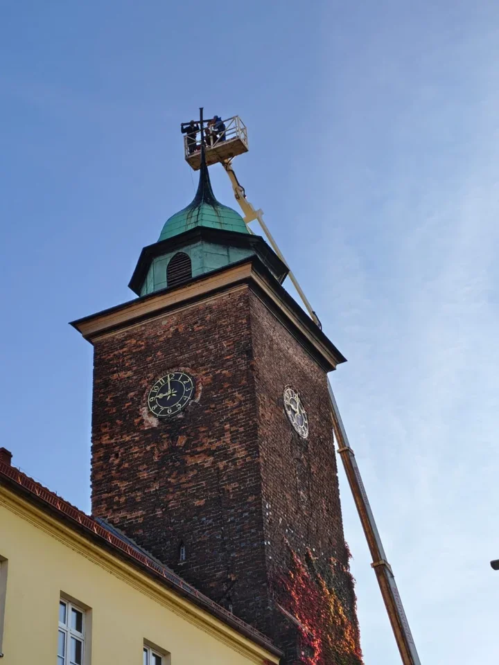 Krzyż z wieży muzeum w Raciborzu zostanie zdemontowany