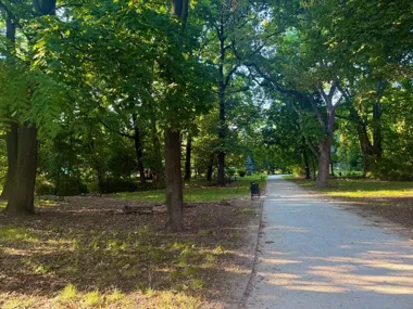Park Kolejowy zyska 19 lamp. Po zmroku ma być bezpieczniej