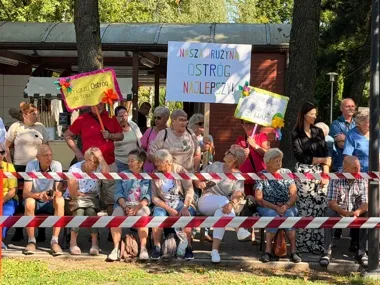 Seniorzy zmierzyli się w nietypowych konkurencjach na Kempingu Obora