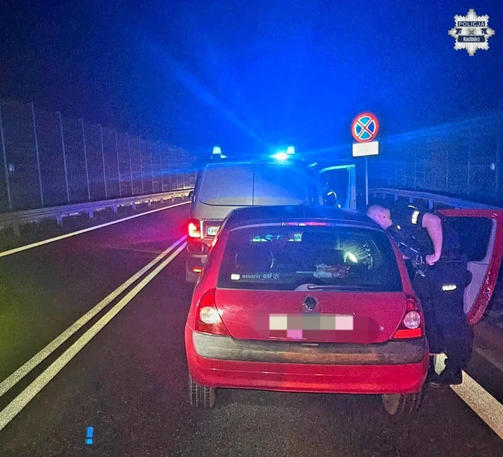 Nocna kontrola na Podmiejskiej - 28-latka miała zakaz i narkotyki