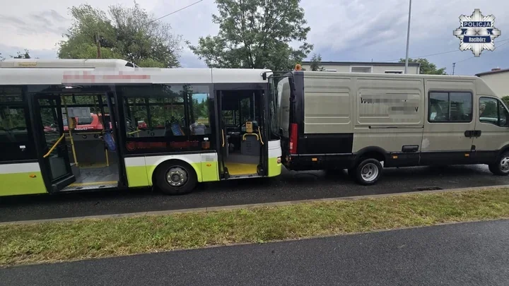 Autobus rozpoczął reakcję łańcuchową. Pięć pojazdów zderzyło się w Raciborzu