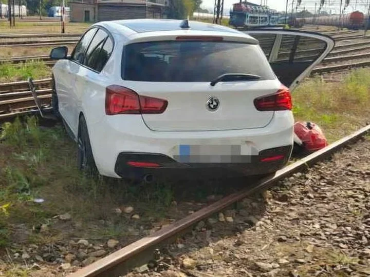 Pościg z Czech skończył się na bocznicy. W BMW znaleziono substancje