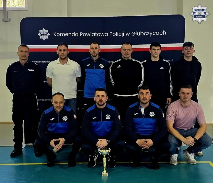 Policjanci z Raciborza zdobyli podium - snowboard, narty i piłka halowa