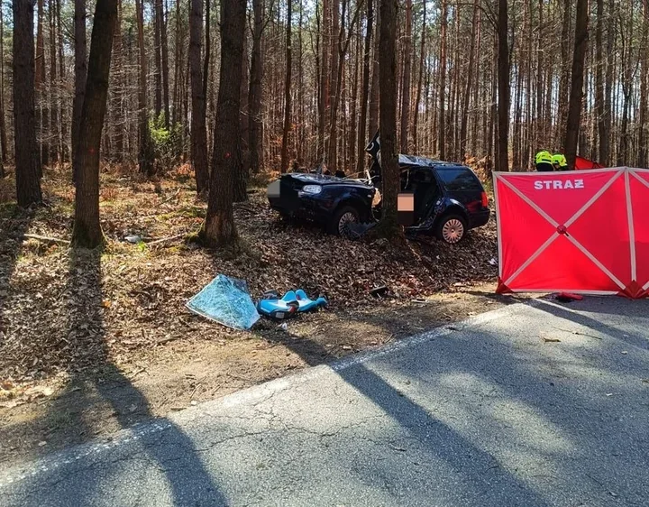 Wyprzedzanie na leśnym odcinku skończyło się śmiercią 36-latki