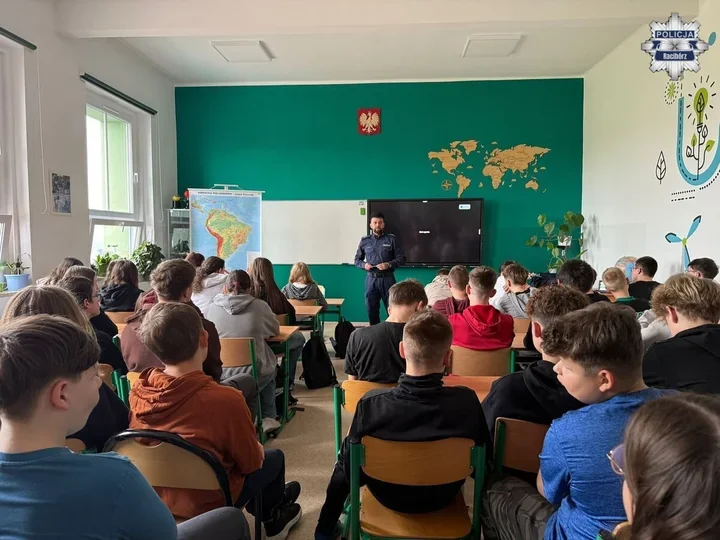 Uczniowie w Tworkowie usłyszeli, co może zrobić jeden wpis w sieci