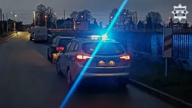 Uciekła przed drogówką, zatrzymał ją zamknięty przejazd w Rudyszwałdzie