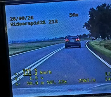 121 km/h w miejscu z limitem 70. Kierowca Audi stracił prawo jazdy