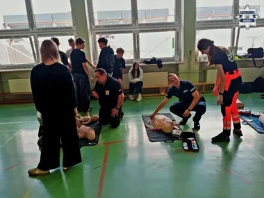 Najpierw rozmowa, potem AED. Dzieci ćwiczyły ratowanie życia