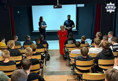 Mowa nienawiści i przemoc rówieśnicza. Policjanci spotkali się z uczniami