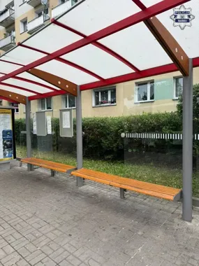 Kamień poleciał w szybę przystanku - 50-latek wpadł chwilę później
