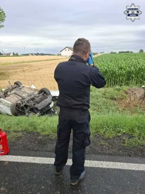 Ford dachował po uderzeniu w przepust. 28-latek zginął na miejscu