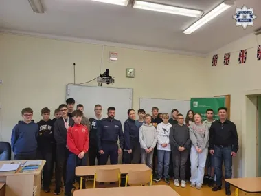 Bezpieczne wagary na wsi - policja i straż ostrzegły uczniów przed pułapką