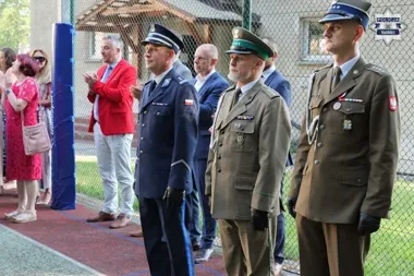 Wakacje zaczęły się od apelu komendanta w raciborskiej szkole