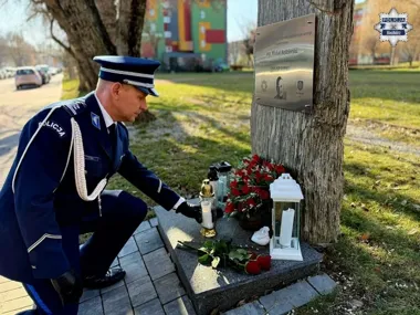 Znicz przy obelisku - Racibórz uczcił policjanta zginącego na służbie