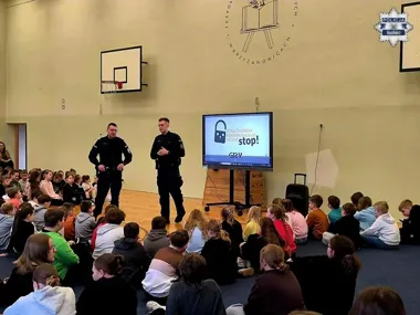 Hulajnogi i demoralizacja - policjanci dali uczniom mocną lekcję w Krzyżanowicach