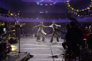 Jak kobiety rozświetliły scenę - GALA SYLWESTROWA z nutą kabaretu 2025